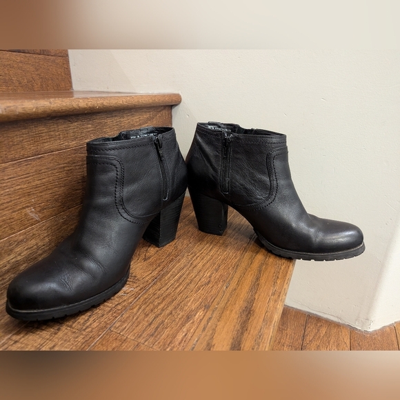 Clarks Mission Halle Distressed Leather Black Heel Ankle Boot Women Size… - Picture 9 of 16